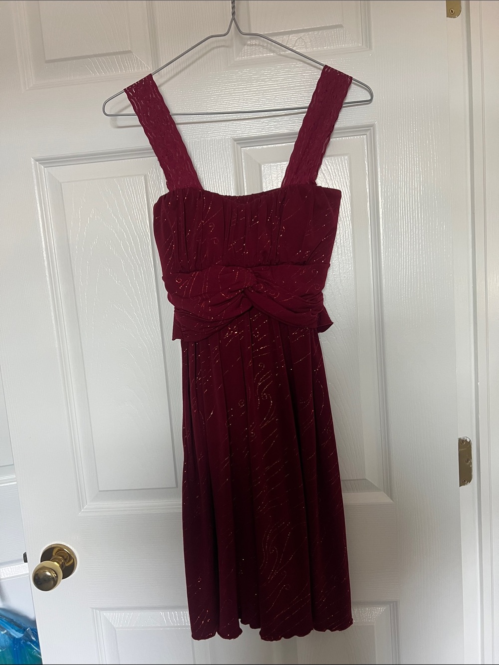 Elegant Burgundy Sleeveless Twist-Front Dress